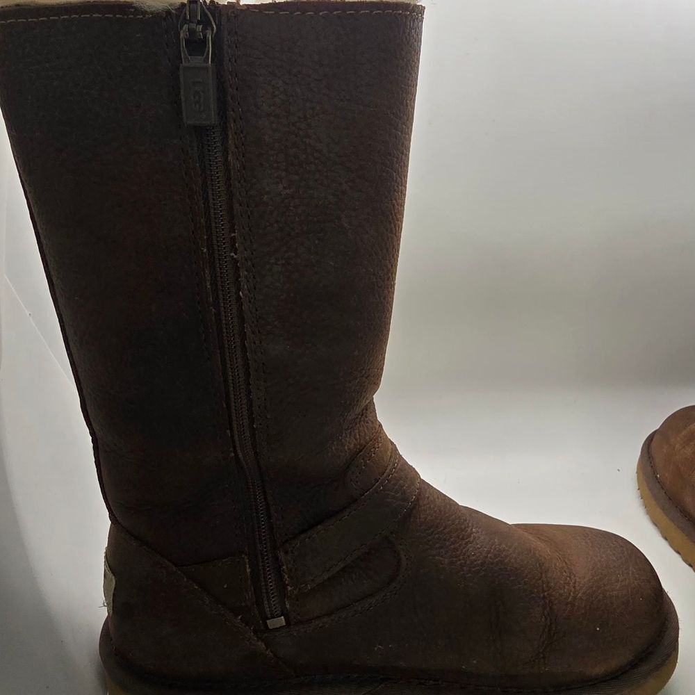 🧡 UGG Dark Brown Kensington Leather Boots 3 - Picture 5 of 8